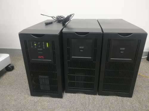 APC Smart-UPS XL 2200VA + 2 x APC Smart-UPS XL 48V Battery Pack + sensors (NO RESERVE)