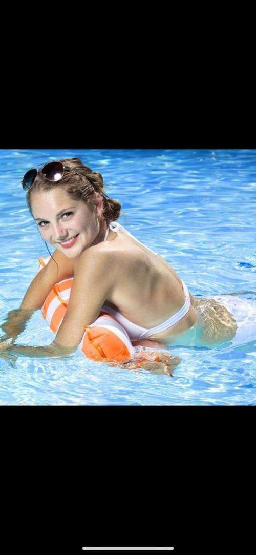 Inflatable pool hammocks