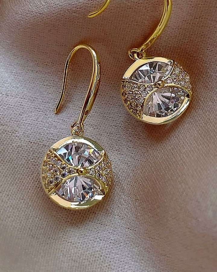 Earrings for women - Oval Crystal Gold earrings