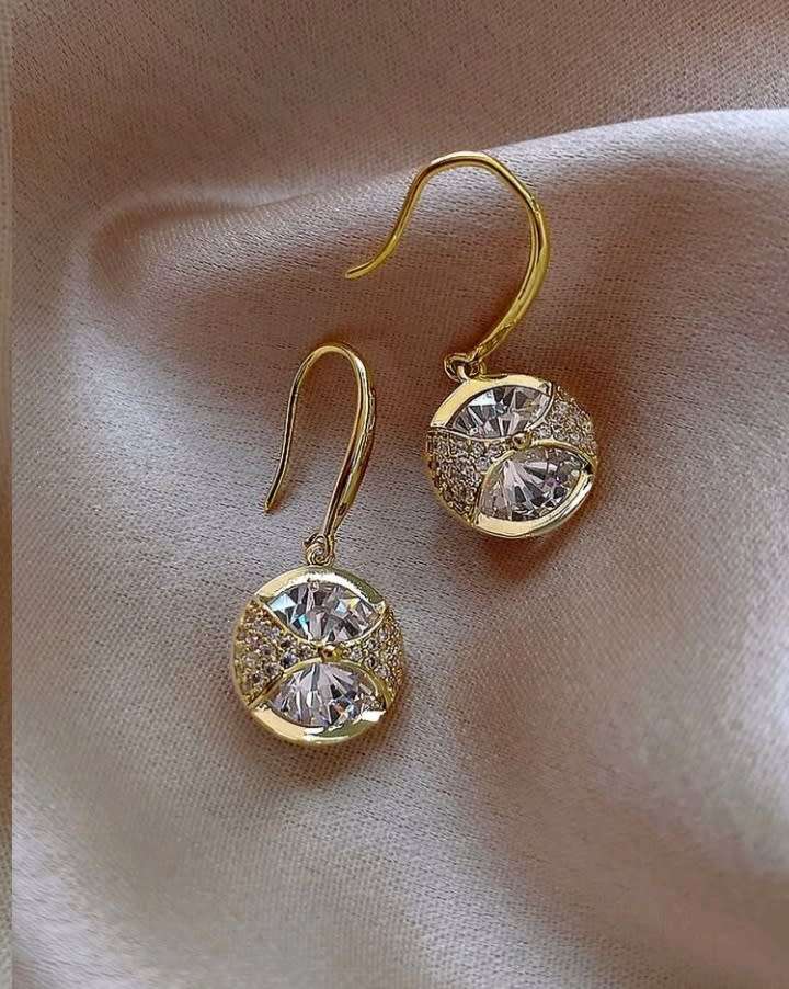 Earrings for women - Oval Crystal Gold earrings