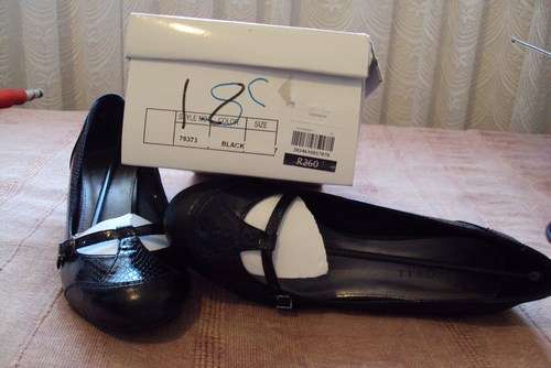 Ladies size 7 black work smart shoes