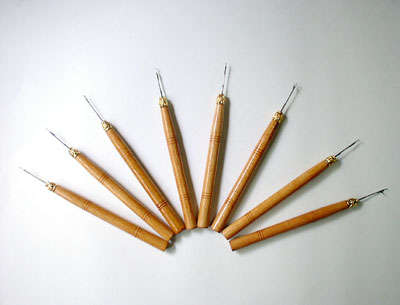PULLING NEEDLE WITH WOODEN HANDLE FOR HAIR EXTENSIONS