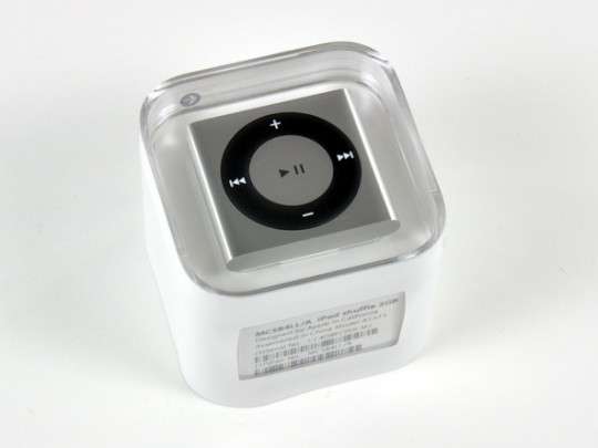 Apple ipod shuffle 4th Generation Silver 2GB Used