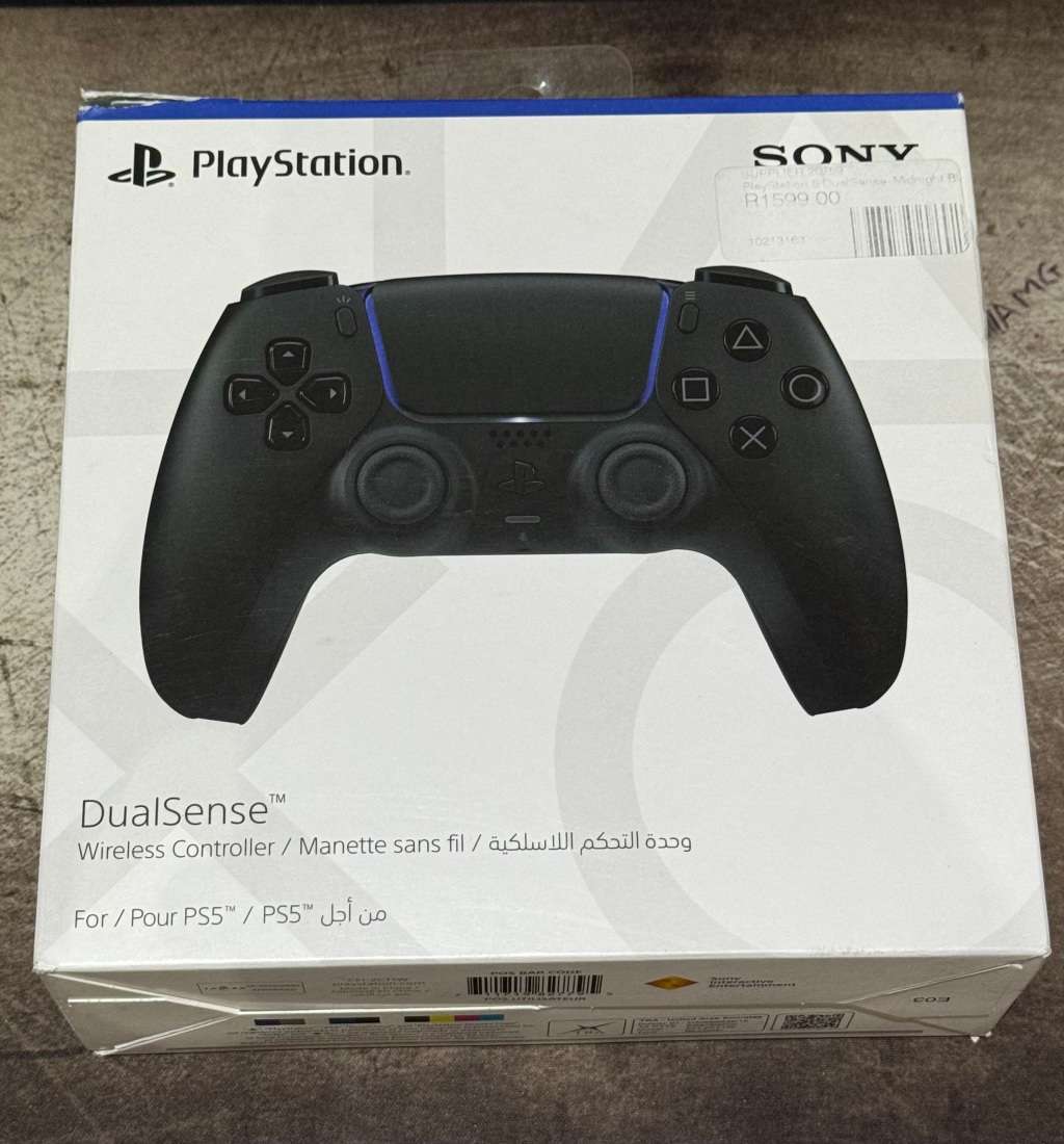 PS5 DUALSENSE CONTROLLER [BLACK] **BRAND NEW SEALED**