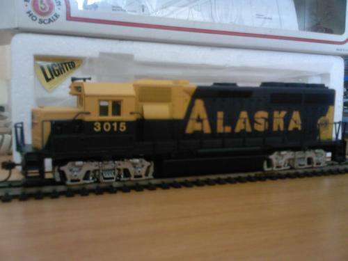 Bachman GP 40 Diesel locomotive.