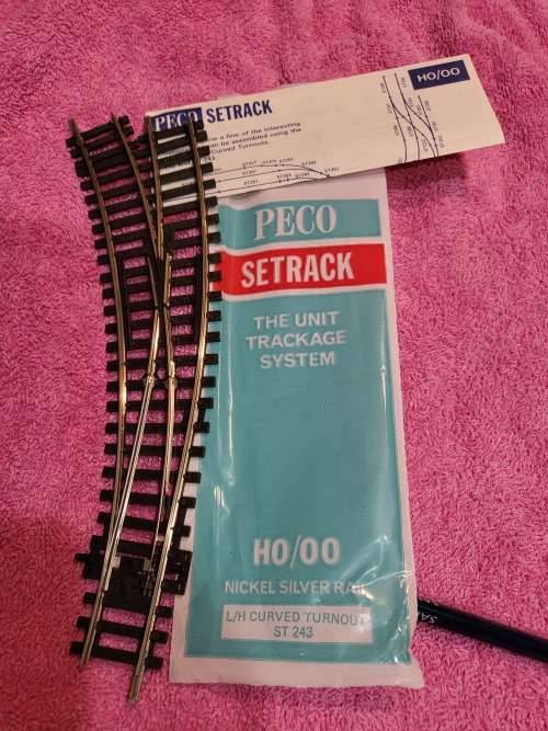 Peco L/H Curved Points/Turnout ST-243