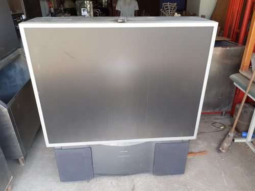 LARGE TV TOSHIBA DRAMATIC THEATRE