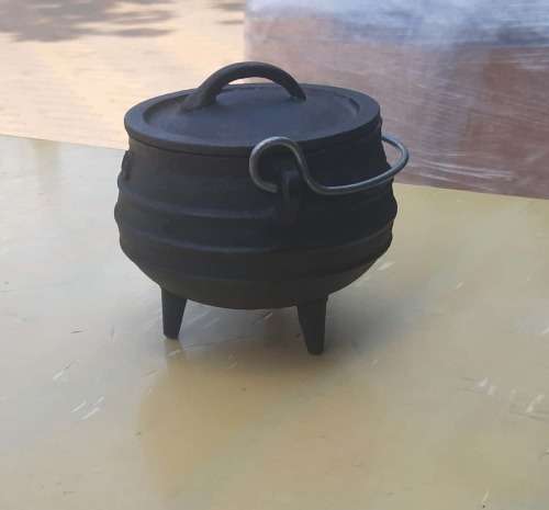 Black Poykie Pot - 1/4 Size   = 1 BID : CLEARANCE SALE