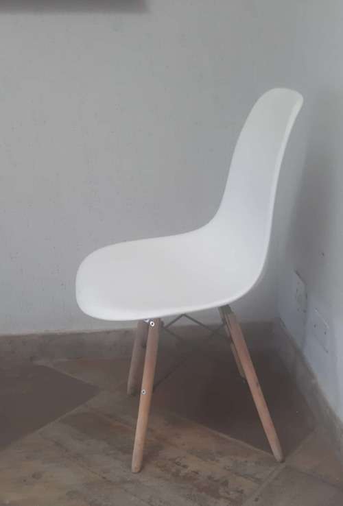 White Replica Eames Chair : CLEARANCE SALE