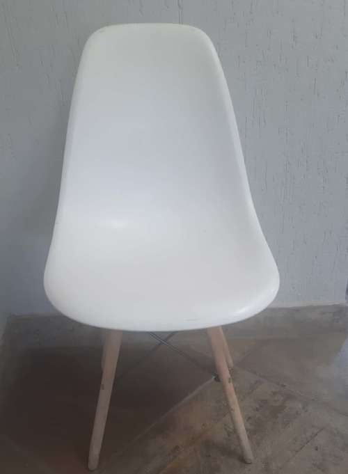 White Replica Eames Chair : CLEARANCE SALE