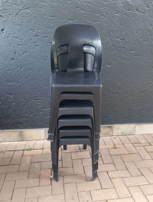 6 x Plastic Party Chair: 6  = 1 Bid : CLEARANCE SALE