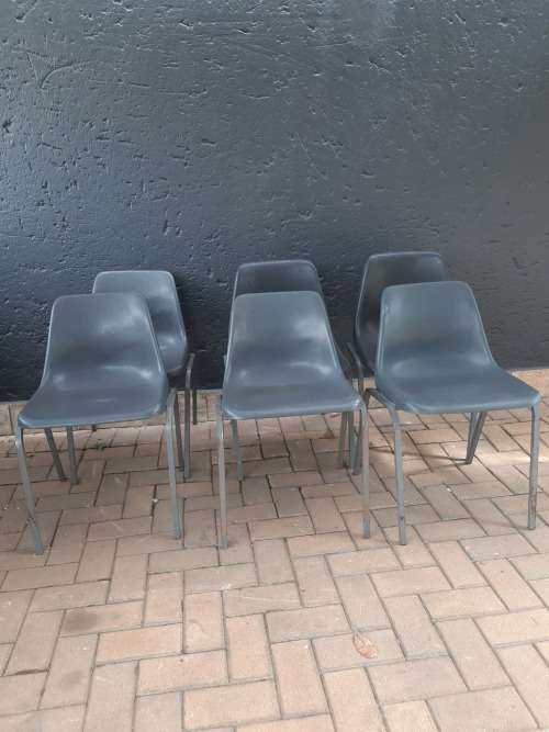 6 x Plastic Grey Steel Frame Chairs 6 = 1 Bid : CLEARANCE SALE