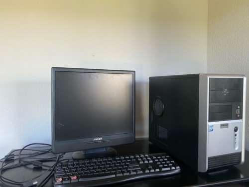 MECER STYLISH 17" INCH LCD SCREEN / MONITOR / KEYBOARD