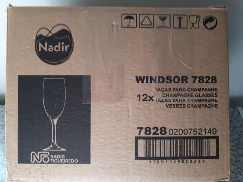 12x Nadir Champagne Glasses