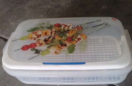 Picnic Box / Ice blocks to be placed below  - View Description