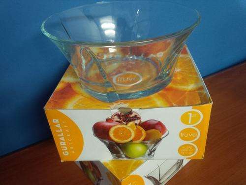 Glass Salad Bowl ** 23cmwide 11cm High ** Really stunning bowl