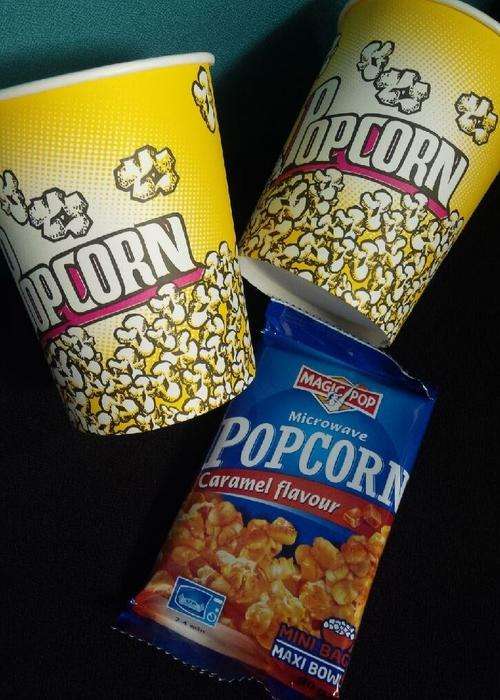 MAGIC POP # CARAMEL FLAVOUR# Microwave popcorn + 2 popcorn cup holders * 10 on Auction*****