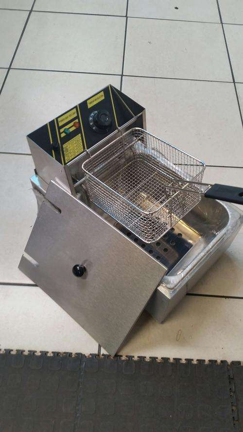 Elec Fryer 6lt (chip fryer) INCLUDES BASKET ### 1 On Auction*******