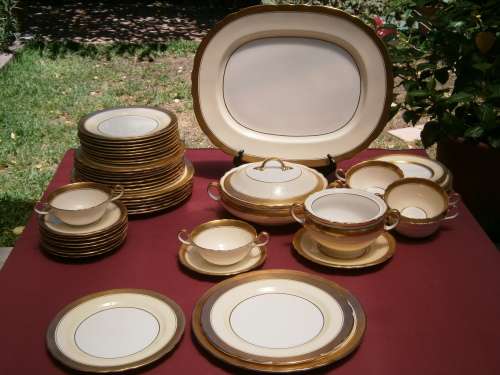 Aynsley "Sandringham"   Gold Etched Dinner Set  - 44 pieces