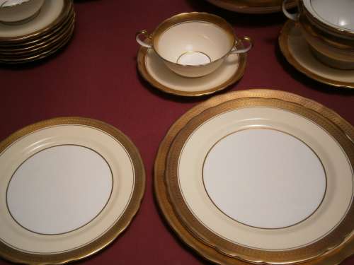 Aynsley "Sandringham"   Gold Etched Dinner Set  - 44 pieces