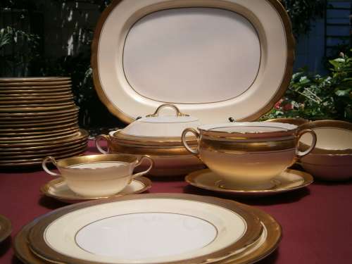 Aynsley "Sandringham"   Gold Etched Dinner Set  - 44 pieces