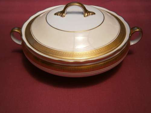 Aynsley "Sandringham"   Gold Etched Dinner Set  - 44 pieces