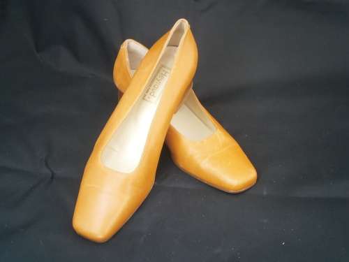 Genuine Leather "Heyraud Paris" shoes. Made in Italy. Size 7. New.