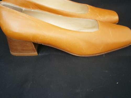 Genuine Leather "Heyraud Paris" shoes. Made in Italy. Size 7. New.