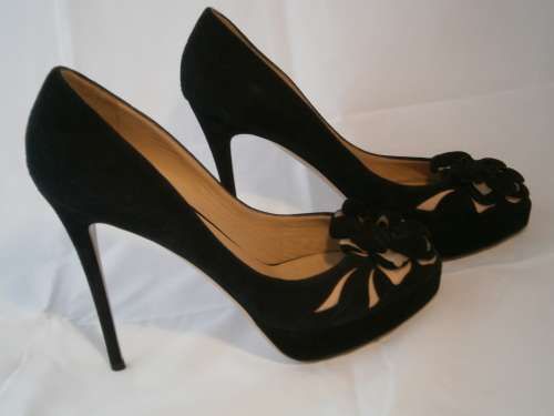 Luxury designers VALENTINO Suede Peep Toe Flower Pumps - Size 6.