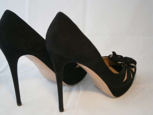 Luxury designers VALENTINO Suede Peep Toe Flower Pumps - Size 6.