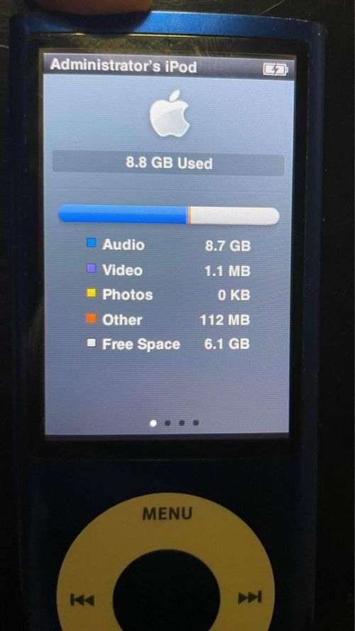 Ipod Nano 16GB - 4th Gen with Phillips alarm clock docking station