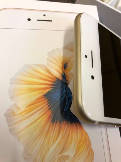 iPhone 6s 64GB Gold **Like new** including cover