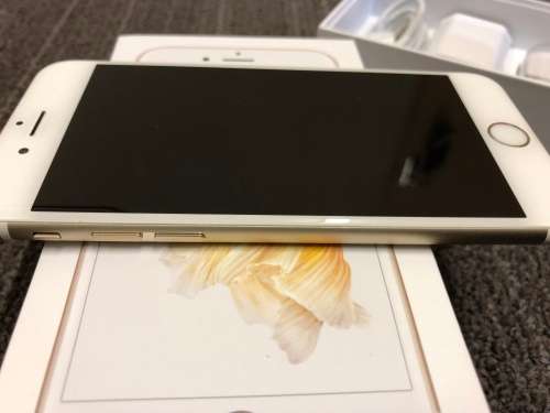 iPhone 6s 64GB Gold **Like new** including cover