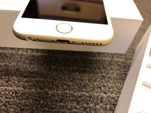 iPhone 6s 64GB Gold **Like new** including cover