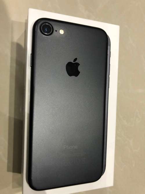 iPhone 7 128GB Black including black cover