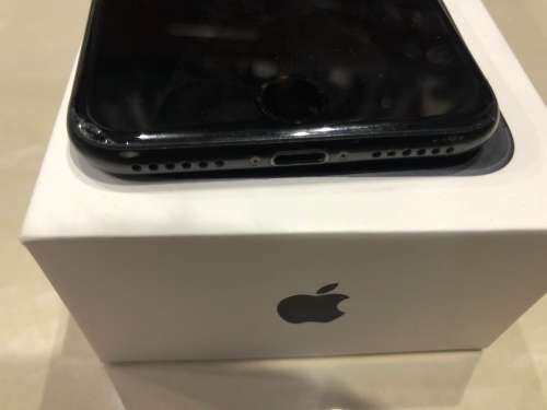 iPhone 7 128GB Black including black cover