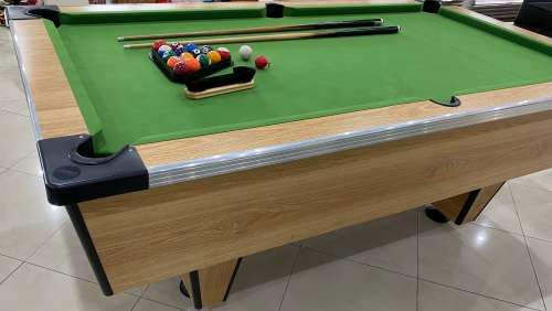 Pool Table including 2 cues and balls