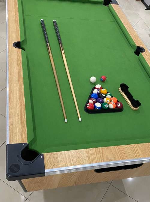Pool Table including 2 cues and balls