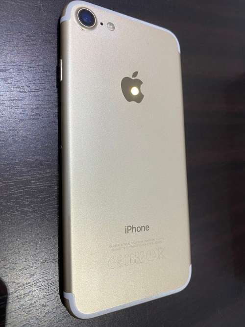 iPhone 7 32GB Gold including 2 covers