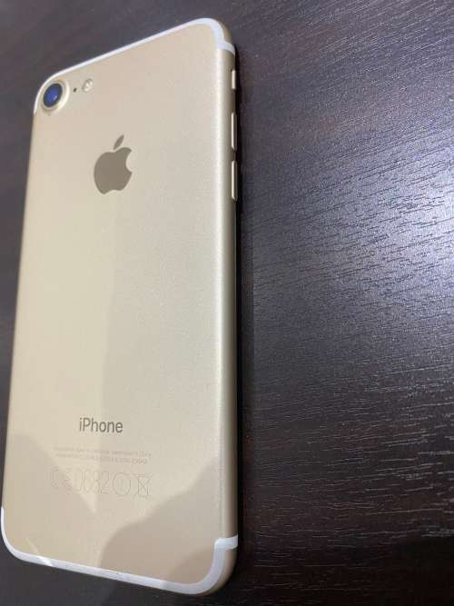 iPhone 7 32GB Gold including 2 covers