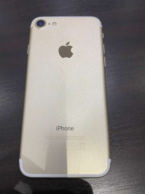 iPhone 7 32GB Gold including 2 covers