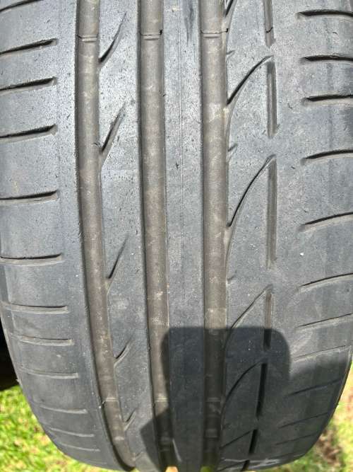Bridgestone 225/40/R19 89Y- run flat tyre (good condition)