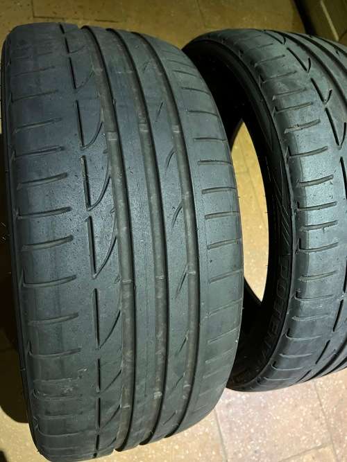 Bridgestone 225/40/R19 89Y- run flat tyre (good condition)