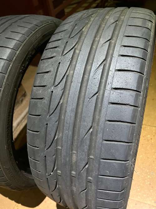 Bridgestone 225/40/R19 89Y- run flat tyre (good condition)