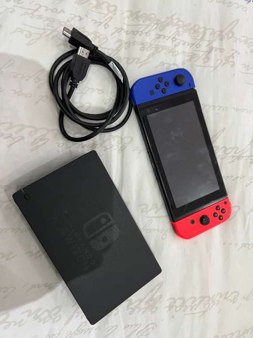 Nintendo Switch V2 including box and accessories