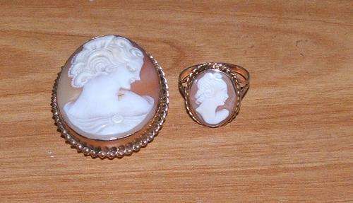 Cameo set includes brooch and ring in 9ct gold settings made 1930 good condition