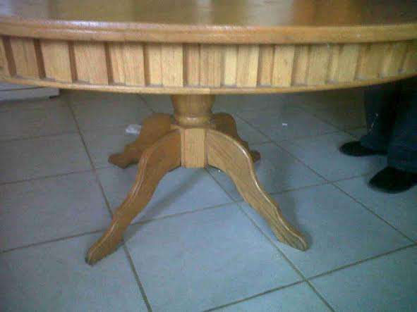 Stunning Solid Oak eetkamertsfel met 4 stoele VERY LOW START