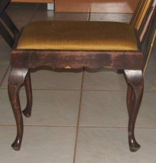 DRESSING TABLE STOOL OR PIANO STOOL WITH QUEEN ANN LEGS