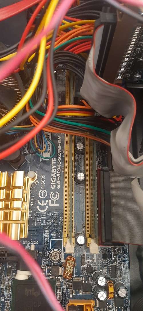 CPU intel Pentium 4 CPU 3.00 ghz  LGA775 socket 1 gig ram