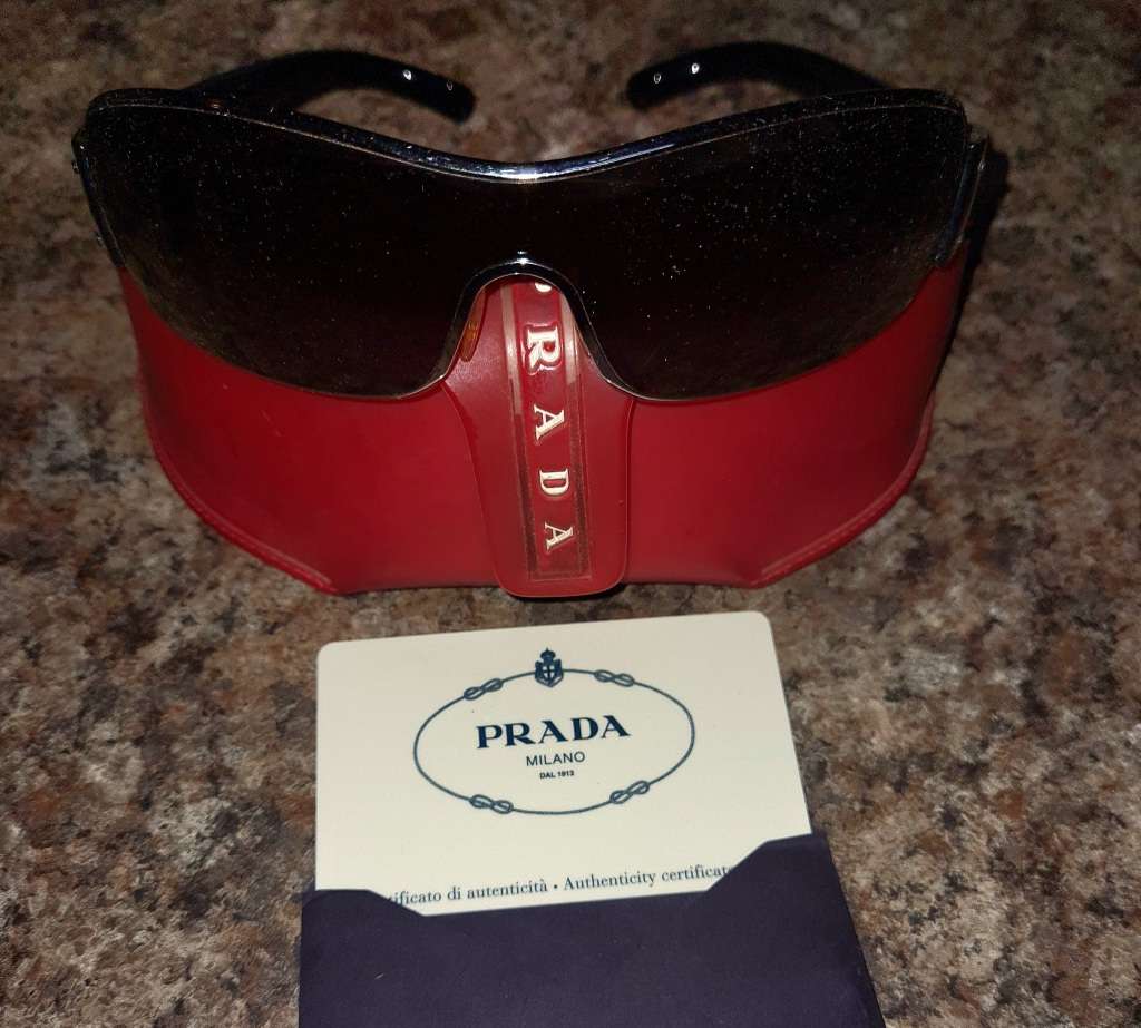 PRADA Sunglases with Authentication Certificate